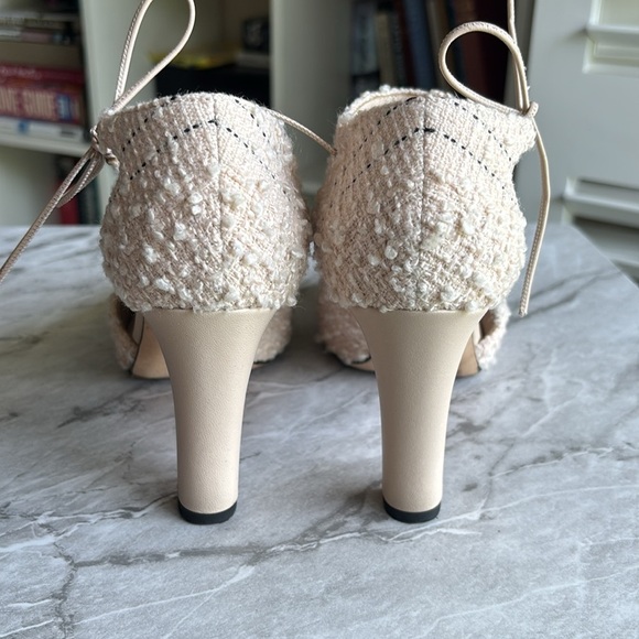 EUC Chanel Cream Tweed d’orsay 3.5” heel 2021 logo on leather toe z37 - Picture 3 of 8
